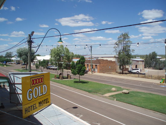 Blick vom Balkon auf Wintons Hauptstraße