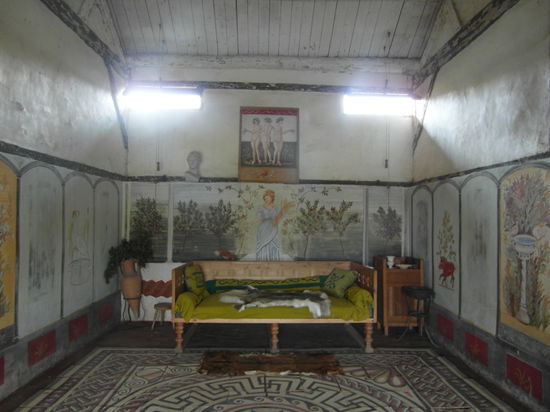 Wunderschöne farbenfrohe Einrichtung - ich war total begeistert von dem Gebäude! Geschichte zum Erleben!