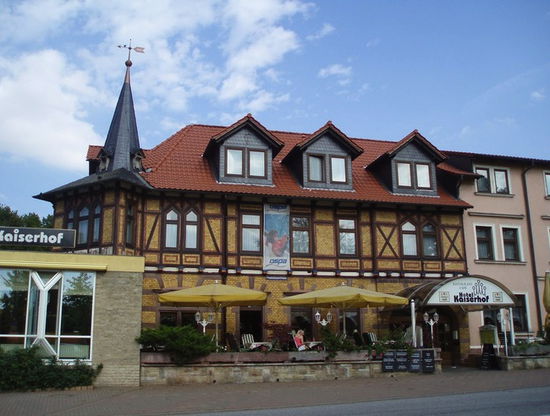 Wir fuhren hier von der Autobahn und waren schnell im Ort Kelbra, wo wir in der netten Gaststätte "Kaiserhof" zu Mittag aßen