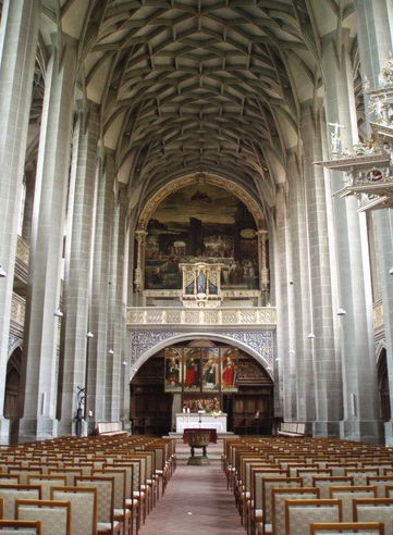 Auch das Innere der Kirche gefiel mir sehr gut. Durch die Gold- und Blautöne wirkt sie ein wenig orientalisch.