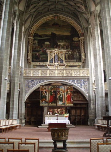 Auf dieser weiteren, kleinen Orgel über dem Altar lernte Händel das Orgelspiel. Auch der Flügelaltar ist sehr schön.