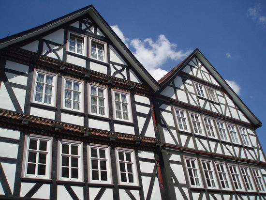 Besonders gefielen mir die vielen Fachwerkhäuser, deren Weiß herrlich in der Sonne leuchtete