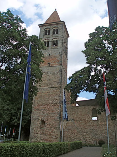 Der Glockenturm der Stiftsruine