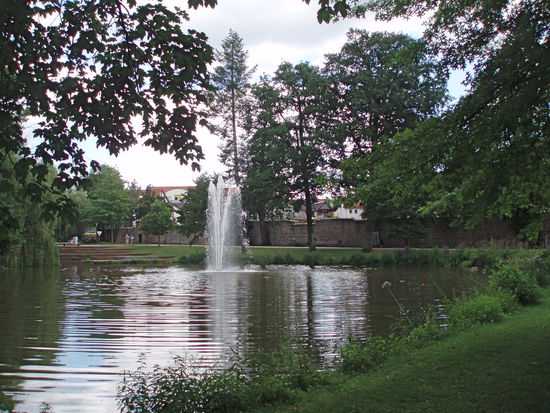 Ein weiterer Park ist die Leonhard-Müller-Anlage, durch die ich wieder in die Innenstadt gelangte.