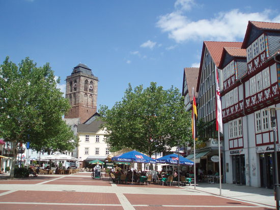 Der Linggplatz ist der Mittelpunkt der Stadt und an diesem Sonntag Mittag herrschte hier reger Trubel!