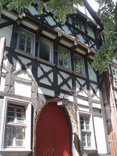 Das Küsterhaus neben der Stadtkirche ist das älteste Fachwerkhaus der Stadt und wurde im Jahr 1452 gebaut.