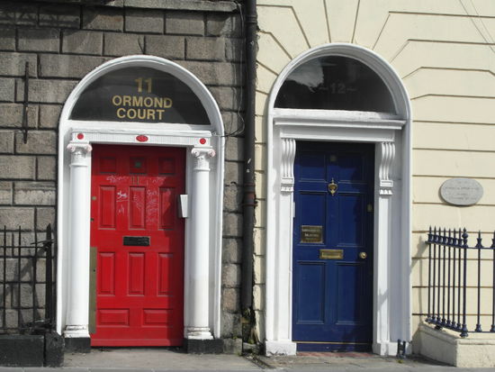 ...und auch ein paar der berühmten "Dublin Doors", bunt angestrichene georgianische Türen - ehrlich gesagt gibt es davon aber genauso viele in vielen anderen irischen und britischen Städten...