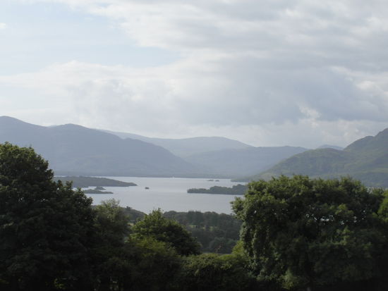 Erster Stop noch recht nah bei Killarney: Ausblick über die Seen im Killarney National Park