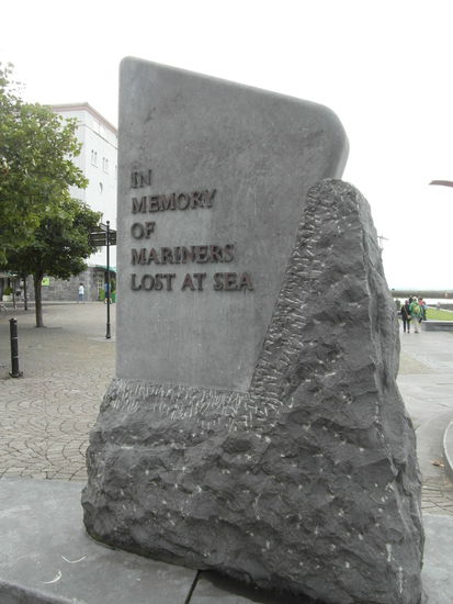 Denkmal am Hafen für ertrunkene Seeleute