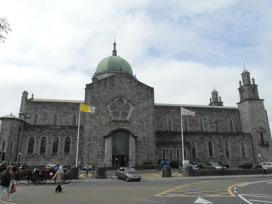 Galway Cathedral, gebaut 1958 - 1965 und ein wilder Stilmix.