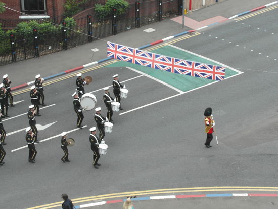 Protestantische Parade direkt unter unserem Hotelzimmer