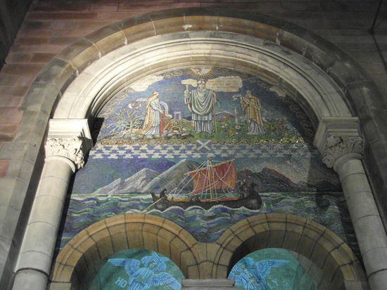 Chapel of the Holy Spirit mit einem fantastischen Mosaik. Eingeweiht wurde diese Seitenkapelle 1932, um das 1500-jährige Jubiläum der Ankunft St Patricks in Irland zu feiern - das Ereignis wird im unteren Teil des Mosaiks dargestellt.