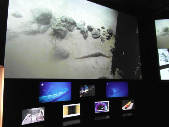 Hier gibt es auch weitere Monitore und Ausstellungen zu Unterwasserexpeditionen - sehr spannend!