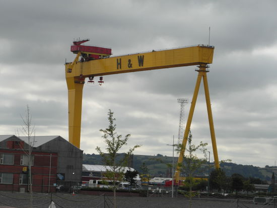 Einer von zwei riesigen Kränen von Harland & Wolff, die Samson und Goliath genannt werden und zu den Symbolen Belfasts gehören.