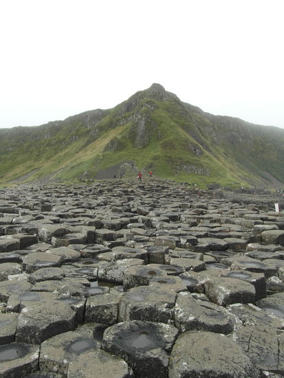 Blick von der Spitze des Causeways zurück an Land