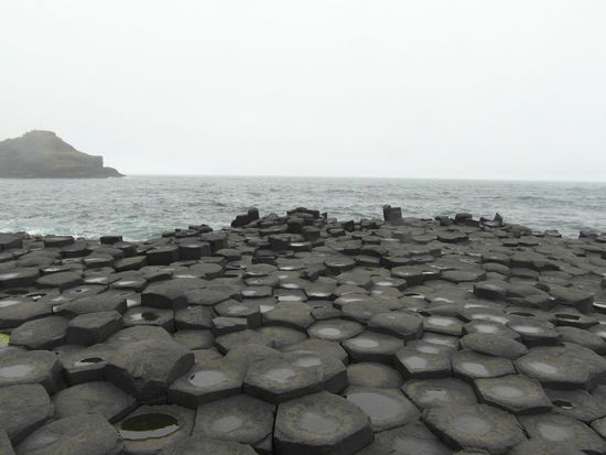 Über 40.000 Säulen sind es insgesamt... Das finde ich schon faszinierend: Kaum zu glauben, dass die Natur diese gleichmäßigen Säulen geschaffen hat!