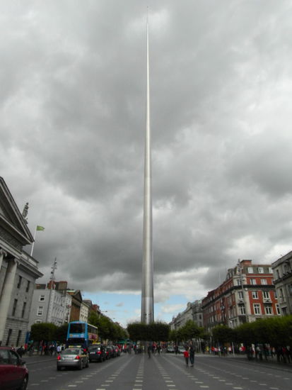 "The Dublin Spike" oder auch "Spire", 120m hoch und aus Stahl. Bis 1966 stand hier eine Statur des britischen Helden Lord Nelson, dann blieb der Platz frei, bis diese umstrittene "Nadel" zum Millennium aufgestellt wurde.
