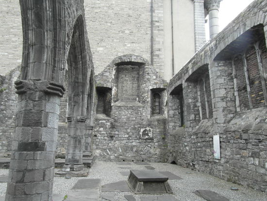 Ein weiterer Kapellenanbau, der im 19. Jahrhundert, als die Gemeinde schrumpfte, dem Verfall überlassen wurde