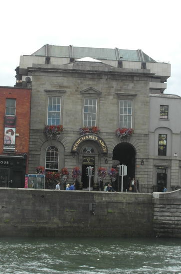 Merchant's Arch, der Eingang zum Viertel Temple Bar