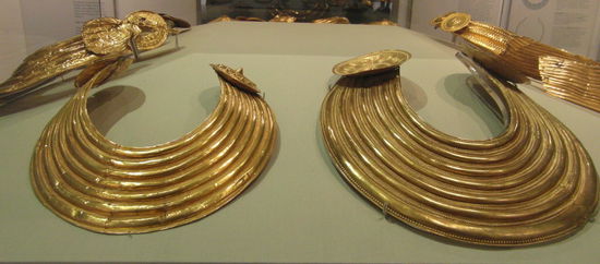 Irische Halsbergen aus der Bronzezeit