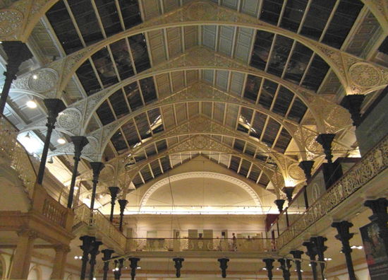 Die schöne Hauptausstellungshalle stammt aus dem Jahr 1890