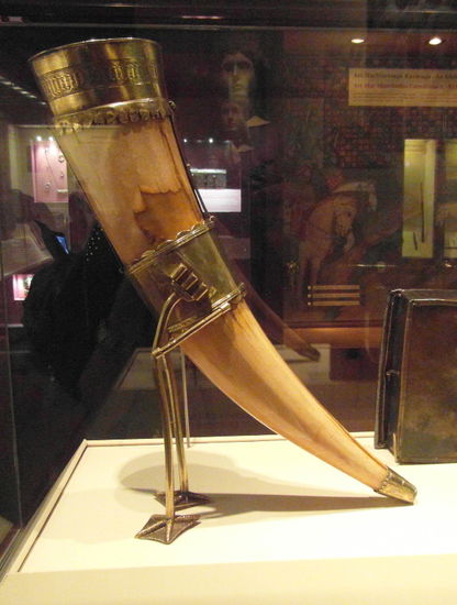 Das Kavanagh Charter Horn, ein zeremonielles Trinkhorn und Symbol des Königreichs von Leinster. Es ist das einzige der mittelalterlichen Insignien, das erhalten ist.