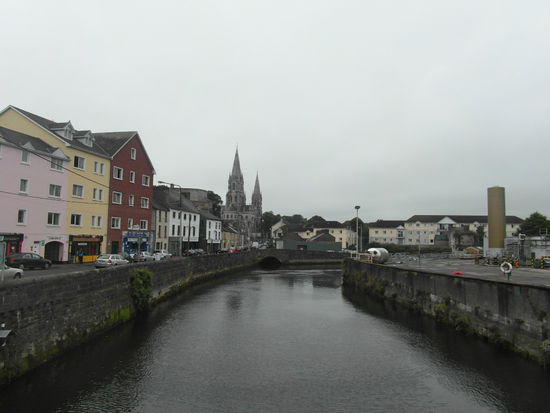 Entlang des South Channels geht es zur FinBarre's Cathedral