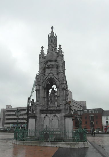 National Monument, das an verschiedene Rebellionen gegen die Briten erinnert - in der Mitte sieht man eine Figur der Mother Erin, drumherum Freiheitskämpfer