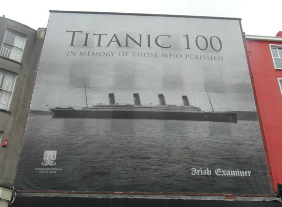 Das Gedenken an die Titanic wird auch in Cork hochgehalten, vor allem, da sich das Unglück 2012 zum hundersten Mal jährte. Cóbh, ein Städtchen ganz in der Nähe (und unser Ausflug am nächsten Tag) war die letzte Station der Titanic.