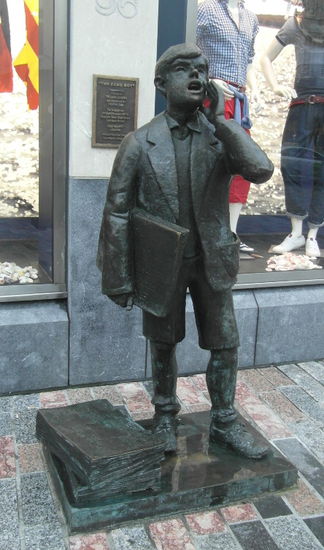 The Echo Boy - ein Denkmal für die "Echo Boys", die in den 1930ern und 1940ern die Zeitung Evening Echo in Cork verkauften.