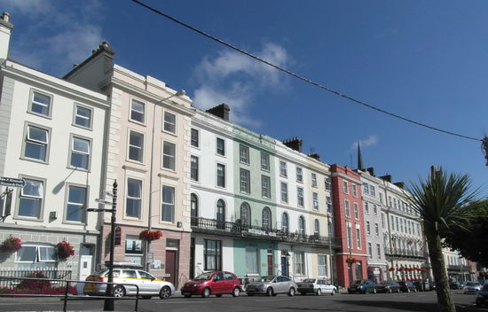 Die schönen Häuserfronten von Cóbh