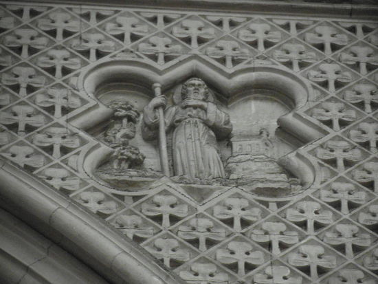 Die Mauern sind mit hunderten von eingemeißelten Kleeblättern verziert!