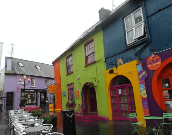Buntes Kinsale im Regen...
