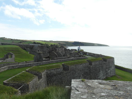 Auf den großen Mauern kann man schön spazieren gehen und die Ausblicke genießen