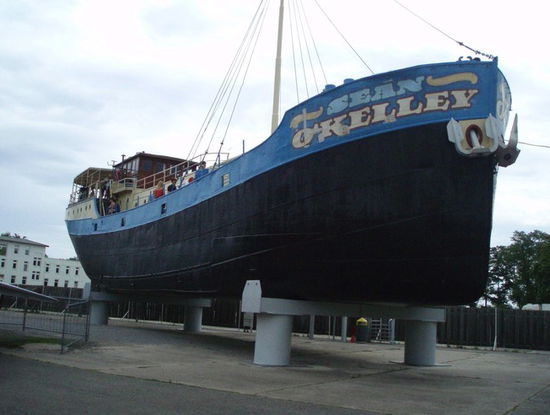 Gebaut wurde das Hausboot im Jahr 1923, es ist 34m lang, 6,3m breit und 8,3m hoch.