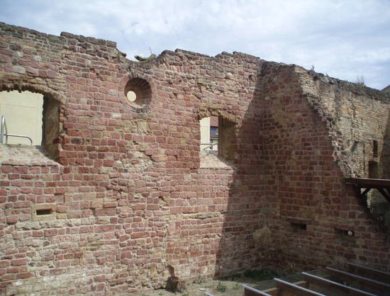Die Mauern der alten Synagoge