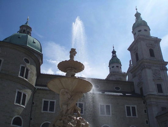 Schon im 9. Jahrhundert gab es hier einen Dom, der gegenwärtige wurde aber in der ersten Hälfte des 17. Jahrhunderts gebaut