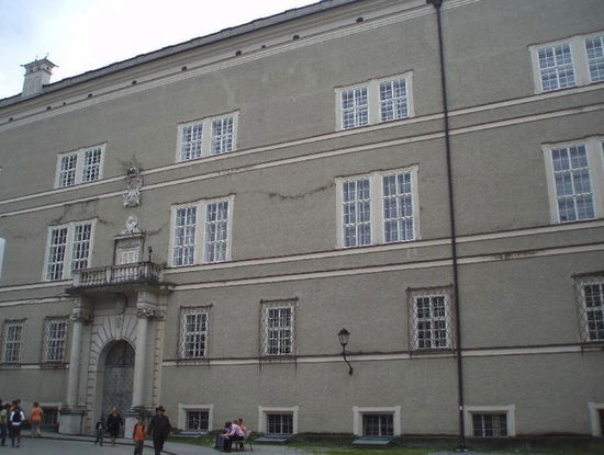 Wir statteten auch der Residenzgalerie in diesem Gebäude einen Besuch ab. Hier wird die Staatssammlung des Landes Salzburg gezeigt. Mir gefielen vor allem die vielen niederländischen Gemälde.