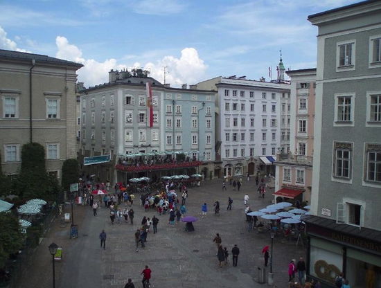 Man sollte unbedingt auch einen Blick aus den Fenstern werfen - hier z.B. auf den Alten Markt