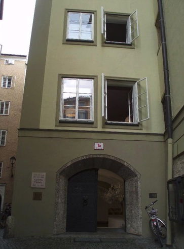 Georg Trakls Geburtshaus, Waagplatz 1a