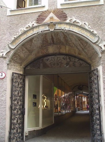 Eingang zum Schatz-Durchhaus