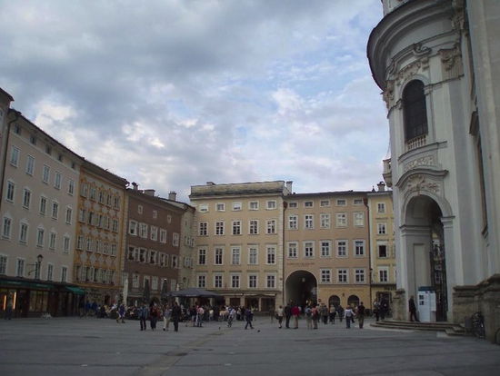 Der Universitätsplatz, wo oft auch ein Markt stattfindet.
