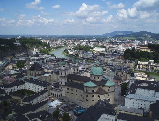 Postkartenausblick auf die Altstadt bei bestem Wetter