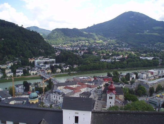 Die andere Stadtseite mit der Salzach