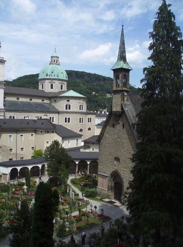 Blick von den Katakomben auf den Friedhof