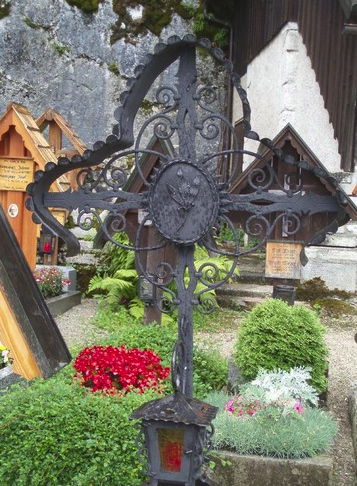 Auf dem Friedhof gefielen mir vor allem die kleinen gusseisernen Kreuze