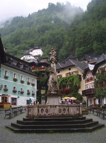 Die Pestsäule in der Mitte des Markplatzes