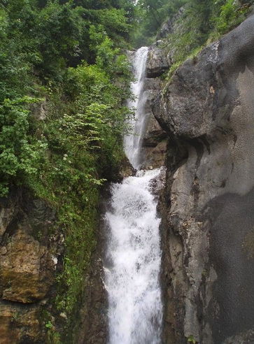 Hier gibt es auch einen kleinen Wasserfall