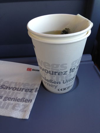 Mein kostenloses Freigetränk mit der Aufschrift "Unterwegs genießen"...