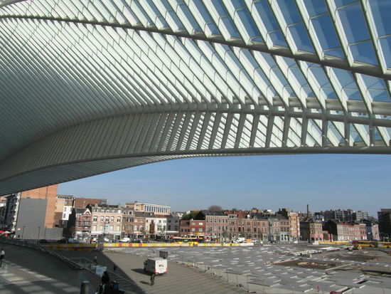 Blick auf den Bahnhofsvorplatz
